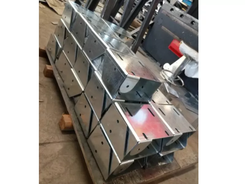 レーザーカット部品の曲げ金属ブラケットの製造