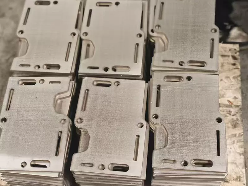 レーザー切断板金製作サービス